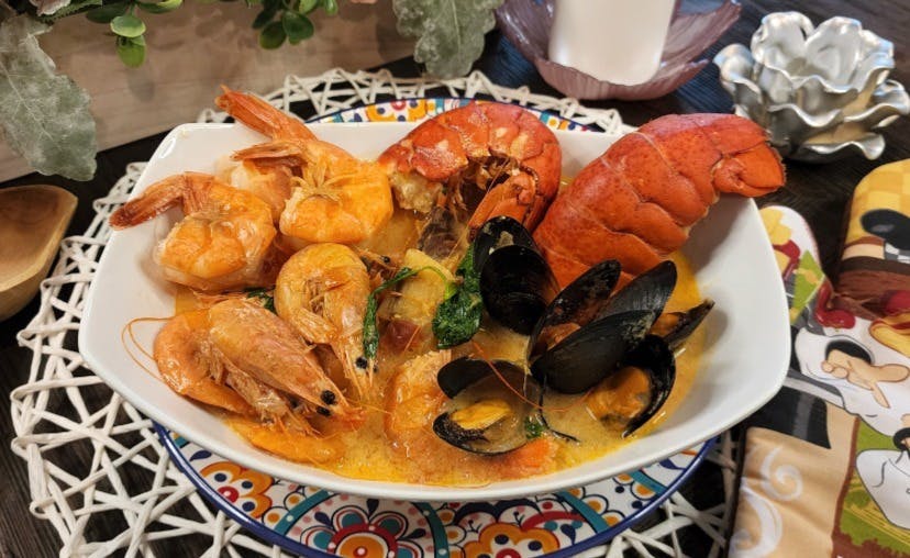 Mariscada salvadoreña con camarones